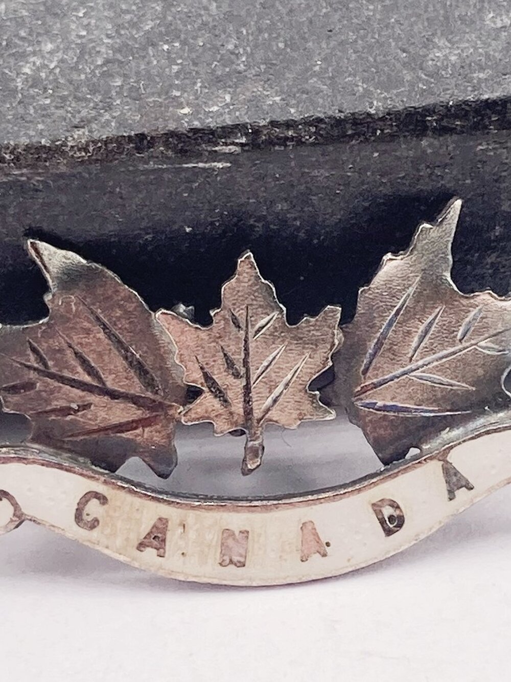 VINTAGE Sterling silver white guilloche style enamel Canada maple leaf brooch